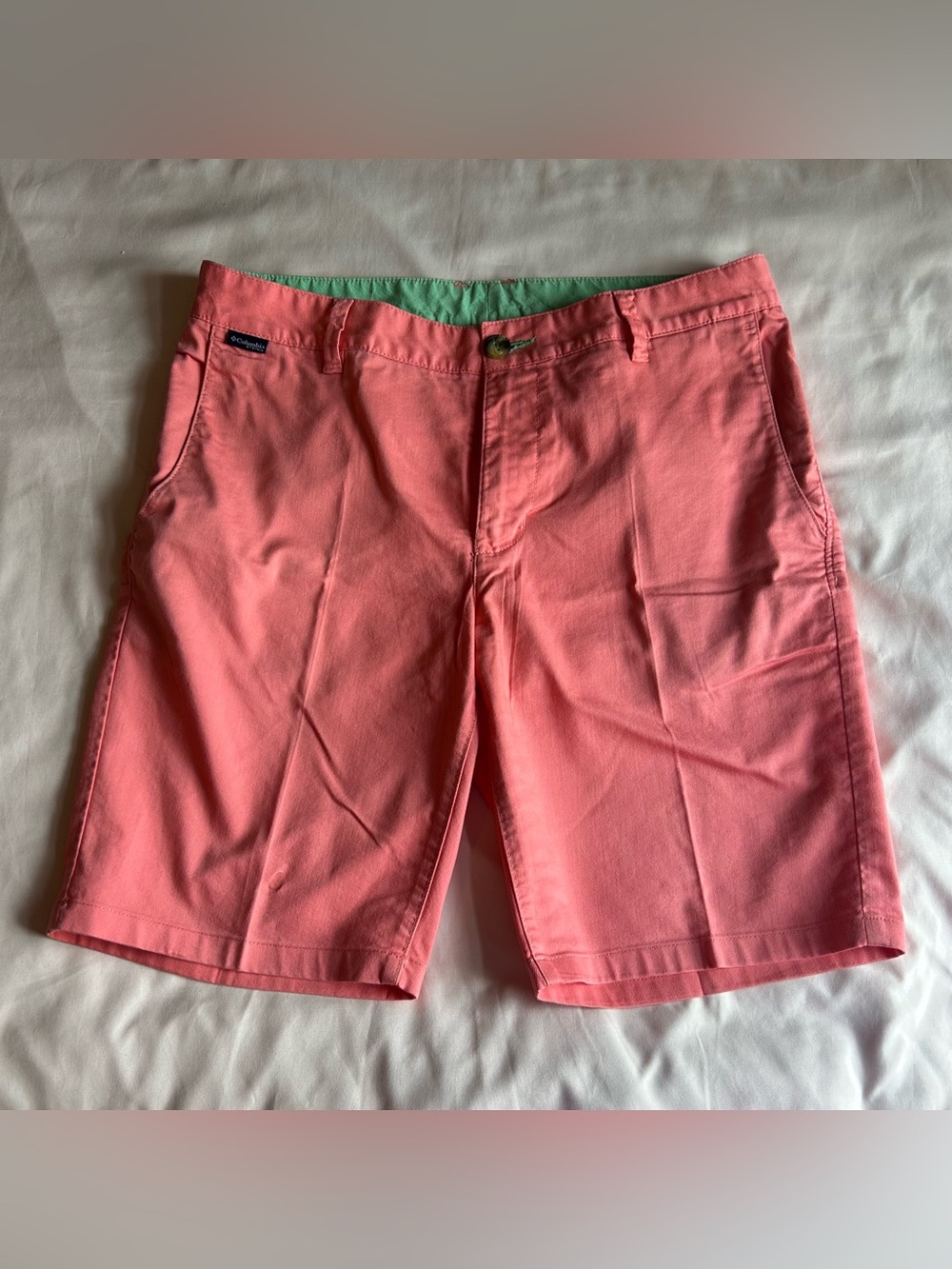 Columbia Salmon Shorts – Size 32
